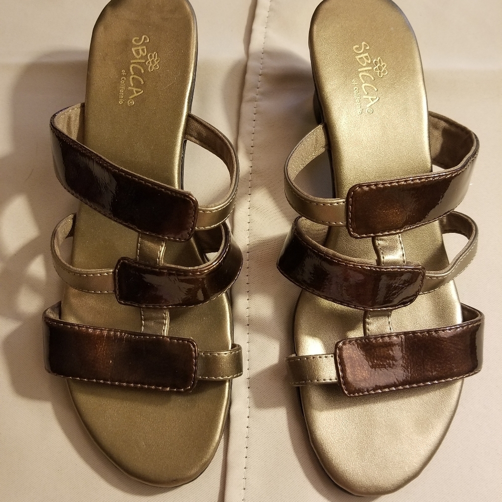 Sbicca slip on brown and gold heels
